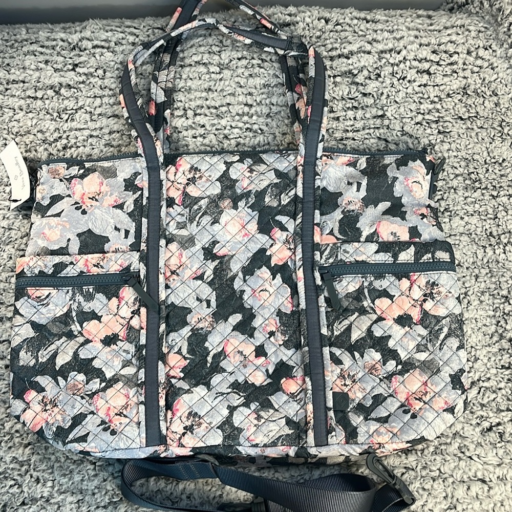 NWT Vera Bradley Featherweight Tote - Textured Garden